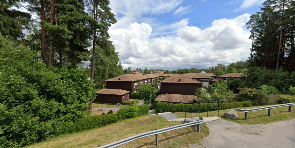 Vy över Brf Sörgården från gatan